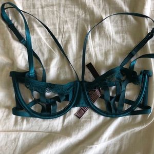 Very sexy Victoria secret strapy balconet bra